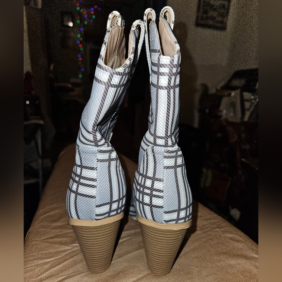 Cape Robbin Grey Plaid Cowgirl Boots, Like New - Picture 3 of 8